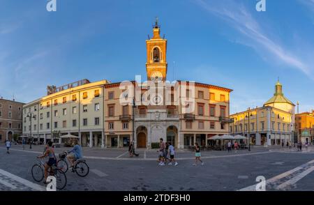 Vista della Torre dell'Orologio in Piazza tre Martiri, Rimini, Emilia-Romagna, Italia, Europa Foto Stock