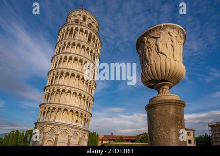 Vista della Torre Pendente di Pisa, patrimonio dell'umanità dell'UNESCO, Pisa, provincia di Pisa, Toscana, Italia, Europa Foto Stock