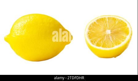 Il bellissimo set di limone giallo fresco con frutta intera e metà è isolato su sfondo bianco con percorso di ritaglio. Vista frontale e posizionamento piatto Foto Stock