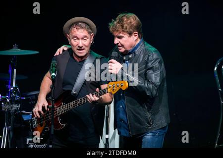 Frank Schöbel live bei einem Konzert Seiner Frank Schöbel zur Weihnachtszeit - Tour nella Corona di Stadthalle. Bautzen, 16.12.2023 *** Frank Schöbel live ad un concerto del suo Frank Schöbel zur Weihnachtszeit Tour nella Stadthalle Krone Bautzen, 16 12 2023 foto:XM.xWehnertx/xFuturexImagex schoebel 3217 Foto Stock