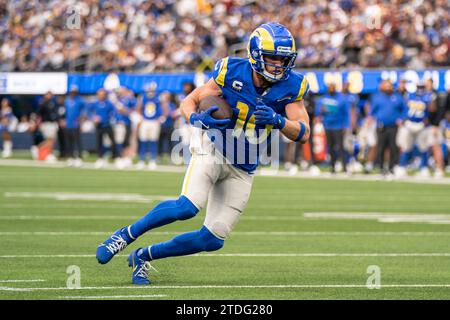 Il wide receiver dei Los Angeles Rams Cooper Kupp (10) durante una partita della NFL contro i Washington Commanders, domenica 17 dicembre 2023, al SoFi Stadium, a Inglewood, CA. i Rams sconfissero i comandanti 28-20. (Jon Endow/immagine dello sport) Foto Stock