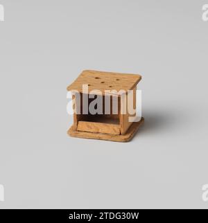 Stufato, rettangolare, a cinque fori, anonimo, c. 1750 - c. 1800 stufato di faggio, rettangolare, con cinque fori in alto; il retro di pino. Amsterdam (forse) faggio (legno). pino (legno) stufato di faggio, rettangolare, con cinque fori nella parte superiore; la parte posteriore del pino. Amsterdam (forse) faggio (legno). pino (legno) Foto Stock