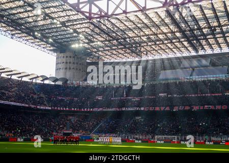 Milano, Italie. 17 dicembre 2023. Atmosfera nello Stadio San Siro durante la partita di campionato italiano di serie A tra AC Milan e AC Monza il 17 dicembre 2023 allo stadio San Siro di Milano, Italia - foto Morgese-Rossini/DPPI Credit: DPPI Media/Alamy Live News Foto Stock