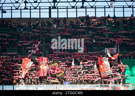 Milano, Italie. 17 dicembre 2023. AC Monza sostenitore della curva Davide Pieri durante la partita di campionato italiano di serie A tra AC Milan e AC Monza il 17 dicembre 2023 allo stadio San Siro di Milano - foto Morgese-Rossini/DPPI Credit: DPPI Media/Alamy Live News Foto Stock