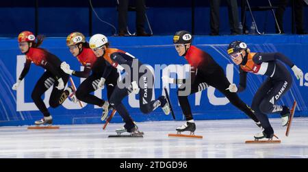 Seoul, Corea del Sud. 17 dicembre 2023. (R-L) Velzeboer Xandra (8) dei Paesi Bassi, fan Kexin (78) della Cina, Poutsma Selma (17) dei Paesi Bassi, Wang Ye (35) della Cina, Wang Xinran (29) della Cina, reagisce finale della 500m ISU World Cup Short Track Speed Skating 2023-2024 al Mokdong Ice Rink di Seoul, Corea del Sud il 17 dicembre 2023. (Foto di Lee Young-ho/Sipa USA) credito: SIPA USA/Alamy Live News Foto Stock