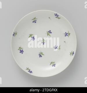 Piatto, dipinto con fiori di mais, fabbricazione Oud-Loosdrecht, c. 1784 piatto, decorato con fiori di mais. Contrassegnato Amstel in blu sotto lo smalto e Ingrift L1. Piatto in porcellana Loosdrecht, decorato con fiori di mais. Contrassegnato Amstel in blu sotto lo smalto e Ingrift L1. Loosdrecht porcellana Foto Stock