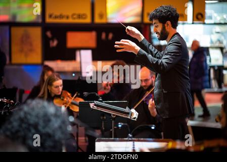 Parigi, Francia. 16 dicembre 2023. Il direttore d'orchestra francese Marc Hajjar, fondatore dell'Ensemble Nouvelle Portee, ospita un open day a Ground Control a Parigi, in Francia, il 16 dicembre 2023. (Foto di Matthieu Alexandre/NurPhoto) credito: NurPhoto SRL/Alamy Live News Foto Stock