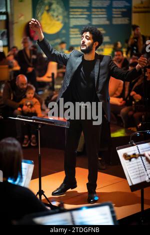 Parigi, Francia. 16 dicembre 2023. Il direttore d'orchestra francese Marc Hajjar, fondatore dell'Ensemble Nouvelle Portee, ospita un open day a Ground Control a Parigi, in Francia, il 16 dicembre 2023. (Foto di Matthieu Alexandre/NurPhoto) credito: NurPhoto SRL/Alamy Live News Foto Stock