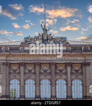 Facciata del Palazzo Universitario di Strasburgo, un edificio in stile neo-rinascimentale, costruito nel 1879-1884 sotto la direzione dell'architetto otto Warth e i Foto Stock