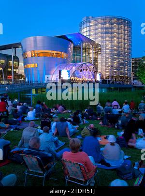 Picnic classico davanti al VW Manufaktur Foto Stock