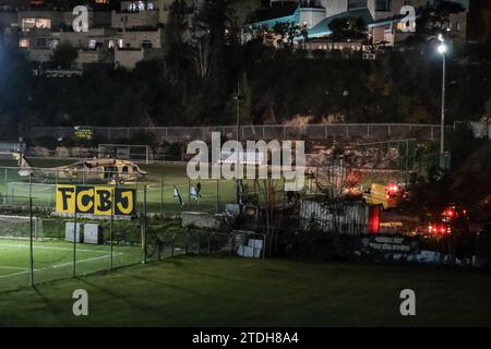 Gerusalemme, Israele. 18 dicembre 2023. Le IDF ferite dal campo di battaglia vengono evacuate dal punto di vista medico al Centro medico Shaare Zedek di Gerusalemme dalla 669th Special Rescue Tactical Unit. Israele è stato coinvolto in una guerra con Hamas a seguito di un massiccio fuoco di razzi dalla Striscia di Gaza in Israele il 7 ottobre 2023, infiltrazione di uomini armati nel territorio israeliano, massacro di 1.400 donne e bambini civili nelle loro case e presa in ostaggio di circa 240 civili, tra cui neonati e bambini, e soldati. Crediti: NIR Alon/Alamy Live News Foto Stock