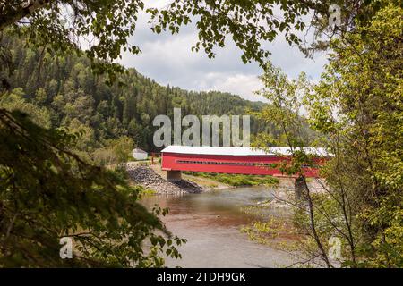 Ponte coperto Routhierville. Path of Rang A, Routhierville, QC G0J 2A0 Foto Stock