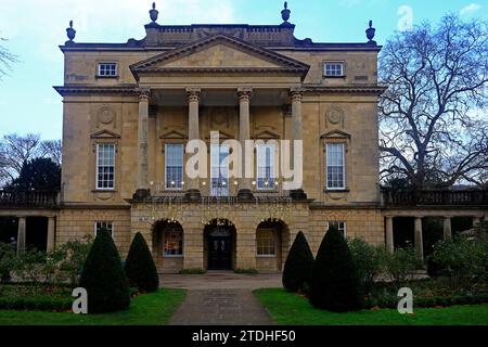 Museo d'arte Holburne, Bath. Presa a dicembre 2023. Stelle di Natale Foto Stock
