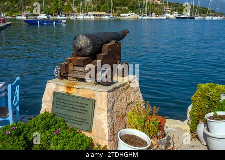 Cannone recuperato nel porto di Vathi sull'isola di Meganisi, nel Mar Ionio Foto Stock