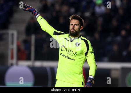 Bergamo, 18 dicembre 2023. Benoit Costil (US Salernitana) durante la partita di serie A tra Atalanta e Salernitana allo Stadio Gewiss il 18 dicembre 2023 a Bergamo. Crediti: Stefano Nicoli/Speed Media/Alamy Live News Foto Stock