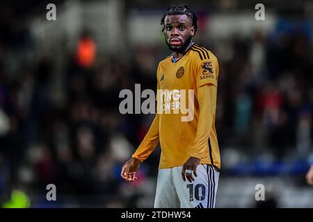 Birmingham, Regno Unito. 18 dicembre 2023. Stephy Mavididi (10 Leicester City) guarda durante il match del campionato Sky Bet tra Birmingham City e Leicester City a St Andrews, Birmingham, lunedì 18 dicembre 2023. (Foto: Kevin Hodgson | mi News) crediti: MI News & Sport /Alamy Live News Foto Stock