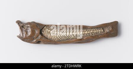 Netsuke sotto forma di ossa di pesce, Miwa (forse), c. 1700 - c. 1800 pesci a metà. Firmato "Miwa". Legno giapponese (materiale vegetale). Pesce semilavorato (materiale) osseo. Firmato "Miwa". Legno giapponese (materiale vegetale). osso (materiale) Foto Stock