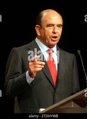 10/21/2004, Santander Assemblea straordinaria degli azionisti della banca Santander nella foto Emilio Botín foto Juan Manuel Serrano arce. Crediti: Album / Archivo ABC / Juan Manuel Serrano Arce Foto Stock