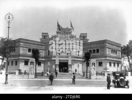 12/31/1928. In primo luogo, Plaza de España. Sullo sfondo, il viale Borbolla, che alla sua estremità sinistra mostra lo spazio che l'edificio Sevillana e quelli della Huerta de la Salud avrebbero occupato nel tempo, e sulla destra il Porvenir. A sinistra di queste linee, un dettaglio della Plaza de España il giorno dell'inaugurazione. A sinistra, i Little Hotels di Heliópolis, un quartiere senza il quale sarebbe difficile capire la mostra del 29. Il padiglione messicano che, tra diversi periodi di abbandono, era un ospedale di maternità e sede della polizia locale Foto Stock