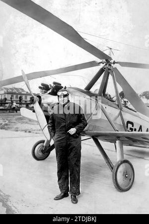 12/31/1927. Juan de la Cierva vicino all'aereo che copriva la rotta Londra-Parigi. Crediti: Album / Archivo ABC / M. Rol Foto Stock