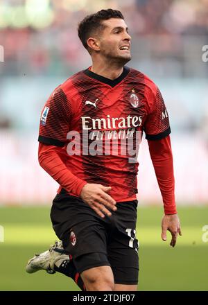 Milano, Italia. 17 dicembre 2023. Christian Pulisic del Milan durante la partita di serie A A a Giuseppe Meazza, Milano. Il credito fotografico dovrebbe leggere: Jonathan Moscrop/Sportimage Credit: Sportimage Ltd/Alamy Live News Foto Stock
