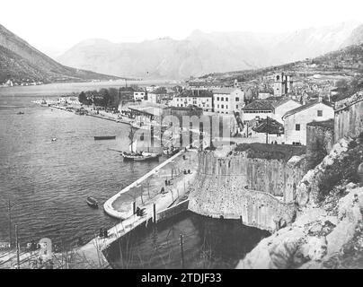 07/31/1914. Nel Mare Adriatico. Vista panoramica di Cattaro, porto austriaco bombardato dagli squadroni alleati e dai montenegrini dalle loro posizioni sul Monte Lovcen. Crediti: Album / Archivo ABC / Argus Foto Stock