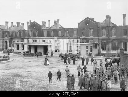 07/31/1915. I tedeschi in Russia. Piazza di una città occupata dai tedeschi. Primo, un gruppo di soldati russi feriti e prigionieri. Foto: Gebrüder Haeckel (stazione di Lyk) - data approssimativa. Crediti: Album / Archivo ABC Foto Stock