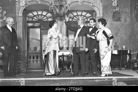 01/15/1914. La prima di stasera in spagnolo. Una scena del primo atto della commedia "Los Leales", originale dei Fratelli Álvarez Quintero. Crediti: Album / Archivo ABC / José Zegri Foto Stock