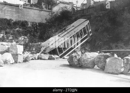 07/23/1912. Disastro del tram a Roma. Stato in cui è stato lasciato quando il tram deragliato è caduto nella "Cloaca Maxima" da via Cavour a Roma mercoledì scorso. Foto: Lampada. Crediti: Album / Archivo ABC / Lamp Foto Stock