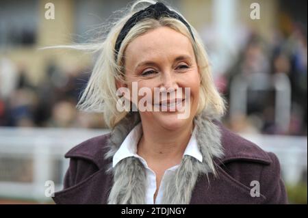 L'allenatore Sophie Leech Racing a Cheltenham il 2° giorno della gara di Natale Meet Race 3 è la quintessenza della vincitrice della handicap Chase Race Madara Foto Stock