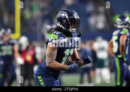 Seattle, Washington, USA. 18 dicembre 2023. Il wide receiver dei Seattle Seahawks Jaxon Smith-Njigba (11) durante il riscaldamento prima della gara di football tra i Philadelphia Eagles e i Seattle Seahawks a Seattle, WA. Steve Faber/CSM/Alamy Live News Foto Stock