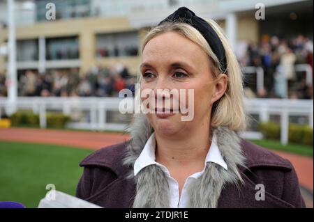 L'allenatore Sophie Leech Racing a Cheltenham il 2° giorno della gara di Natale Meet Race 3 è la quintessenza della vincitrice della handicap Chase Race Madara Foto Stock