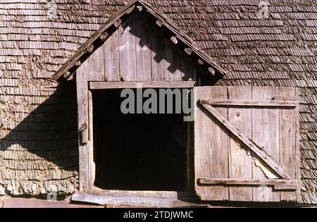 Hayloft nella contea di Brasov, Romania, circa 1999 Foto Stock