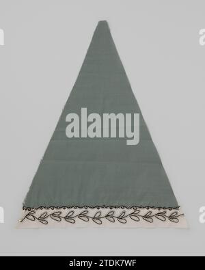 Settore di un ponte parasold di cotone verde tenero, con bordo batista ricamato con filo d'oca, c. 1885 - c. 1900 settore di un ponte parasold di cotone verde tenero, con un batista ricamato con filo d'oca. Nijmegenfrance parasoldek: Cotone (tessile). cotone (tessuto). Draad: Settore ricamatore di lana di un ponte parasold di morbido cotone verde, con un batista ricamato con filo di wold. Nijmegenfrance parasoldek: Cotone (tessile). cotone (tessuto). draad: ricamo in lana Foto Stock