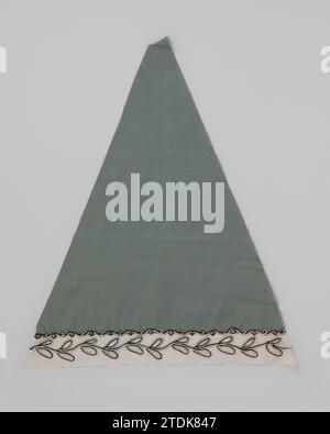 Settore di un ponte parasold di cotone verde tenero, con bordo batista ricamato con filo d'oca, c. 1885 - c. 1900 settore di un ponte parasold di cotone verde tenero, con un batista ricamato con filo d'oca. Nijmegenfrance parasoldek: Cotone (tessile). cotone (tessuto). Draad: Settore ricamatore di lana di un ponte parasold di morbido cotone verde, con un batista ricamato con filo di wold. Nijmegenfrance parasoldek: Cotone (tessile). cotone (tessuto). draad: ricamo in lana Foto Stock