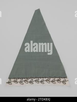 Settore di un ponte parasold di cotone verde tenero, con bordo batista ricamato con filo d'oca, c. 1885 - c. 1900 settore di un ponte parasold di cotone verde tenero, con un batista ricamato con filo d'oca. Nijmegenfrance parasoldek: Cotone (tessile). cotone (tessuto). Draad: Settore ricamatore di lana di un ponte parasold di morbido cotone verde, con un batista ricamato con filo di wold. Nijmegenfrance parasoldek: Cotone (tessile). cotone (tessuto). draad: ricamo in lana Foto Stock