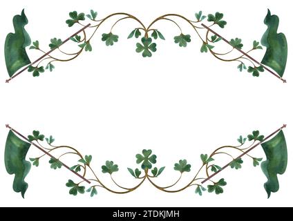 Cornice di ciuffi di trifoglio shamrock con bandiera verde irlandese d'epoca. Decorazione per St. Patrick's Day. Illustrazione ad acquerello isolata su sfondo bianco. Foto Stock