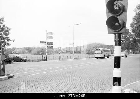 Report NZH Leiden, Noord Zuid Hollandse Vervoersmaatschappij N.V., NZ, 25-10-1971, Whizgle News from the Past, su misura per il futuro. Esplora le narrazioni storiche, l'immagine dell'agenzia olandese olandese con una prospettiva moderna, colmando il divario tra gli eventi di ieri e quelli di domani. Un viaggio senza tempo che delinea le storie che plasmano il nostro futuro Foto Stock