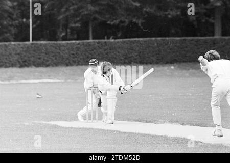 Bloemendaal - VOC, Cricket, 15-08-1971, Whizgle News from the Past, su misura per il futuro. Esplora le narrazioni storiche, l'immagine dell'agenzia olandese olandese con una prospettiva moderna, colmando il divario tra gli eventi di ieri e quelli di domani. Un viaggio senza tempo che delinea le storie che plasmano il nostro futuro Foto Stock