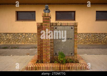 Dettagli di una strada nel villaggio di Terrades su una nuvolosa mattinata autunnale (Alt Empordà, Girona, Catalogna, Spagna) ESP: Detalles de una calle (Gerona) Foto Stock