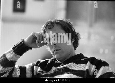 Ritratto Ruud van Hemert produttore televisivo Eemnes, Portraits, Television, Eemnes, 01-07-1980, Whizgle News dal passato, su misura per il futuro. Esplora le narrazioni storiche, l'immagine dell'agenzia olandese olandese con una prospettiva moderna, colmando il divario tra gli eventi di ieri e quelli di domani. Un viaggio senza tempo che delinea le storie che plasmano il nostro futuro Foto Stock