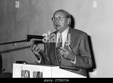Presentazione Ufficio Provinciale per il turismo Nord Olanda, 20-10-1993, Whizgle News from the Past, su misura per il futuro. Esplora le narrazioni storiche, l'immagine dell'agenzia olandese olandese con una prospettiva moderna, colmando il divario tra gli eventi di ieri e quelli di domani. Un viaggio senza tempo che delinea le storie che plasmano il nostro futuro Foto Stock