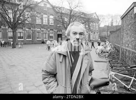 Ben Legenaar for Moerbergschool IJmuiden, Persons, IJmuiden, Paesi Bassi, 27-01-1986, Whizgle News dal passato, su misura per il futuro. Esplora le narrazioni storiche, l'immagine dell'agenzia olandese olandese con una prospettiva moderna, colmando il divario tra gli eventi di ieri e quelli di domani. Un viaggio senza tempo che delinea le storie che plasmano il nostro futuro Foto Stock