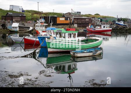 Barche da pesca ormeggiate nel porto di Paddy's Hole, Teesside Foto Stock