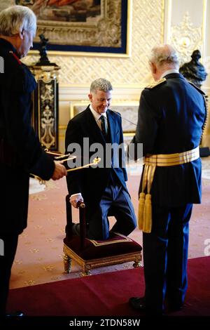 Sir Richard Moore, di Leatherhead, capo dei servizi segreti, è nominato Cavaliere Comandante dell'ordine di San Michele e San Giorgio da re Carlo III al Castello di Windsor, nel Berkshire. L'onore riconosce i servizi alla sicurezza nazionale e alla politica estera britannica. Data immagine: Martedì 19 dicembre 2023. Foto Stock