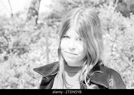 Models Loe-Loe, Models, 29-05-1971, Whizgle News from the Past, su misura per il futuro. Esplora le narrazioni storiche, l'immagine dell'agenzia olandese olandese con una prospettiva moderna, colmando il divario tra gli eventi di ieri e quelli di domani. Un viaggio senza tempo che delinea le storie che plasmano il nostro futuro Foto Stock