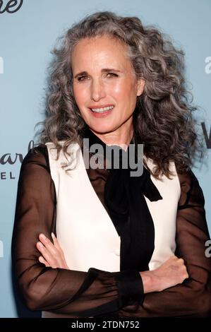 Hollywood, California. 18 dicembre 2023. Andie MacDowell al "The Way Home" di Hallmark Channel, stagione 1 Los Angeles SAG Panel & Screening l'11 dicembre 2023 al Neuehouse Hollywood di Hollywood, California. Crediti: Faye Sadou/Media Punch/Alamy Live News Foto Stock