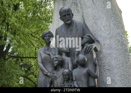 Denkmal Janusz Korczak, Swietokrzyski Park, Warschau, Woiwodschaft Masowien, Polen *** Monumento a Janusz Korczak, Swietokrzyski Park, Varsavia, Voivodato Mazoviano, Polonia Foto Stock