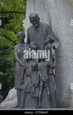 Denkmal Janusz Korczak, Swietokrzyski Park, Warschau, Woiwodschaft Masowien, Polen *** Monumento a Janusz Korczak, Swietokrzyski Park, Varsavia, Voivodato Mazoviano, Polonia Foto Stock