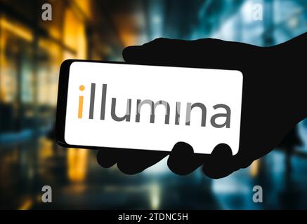Illumina società biotecnologica visualizzata su dispositivo mobile Foto Stock